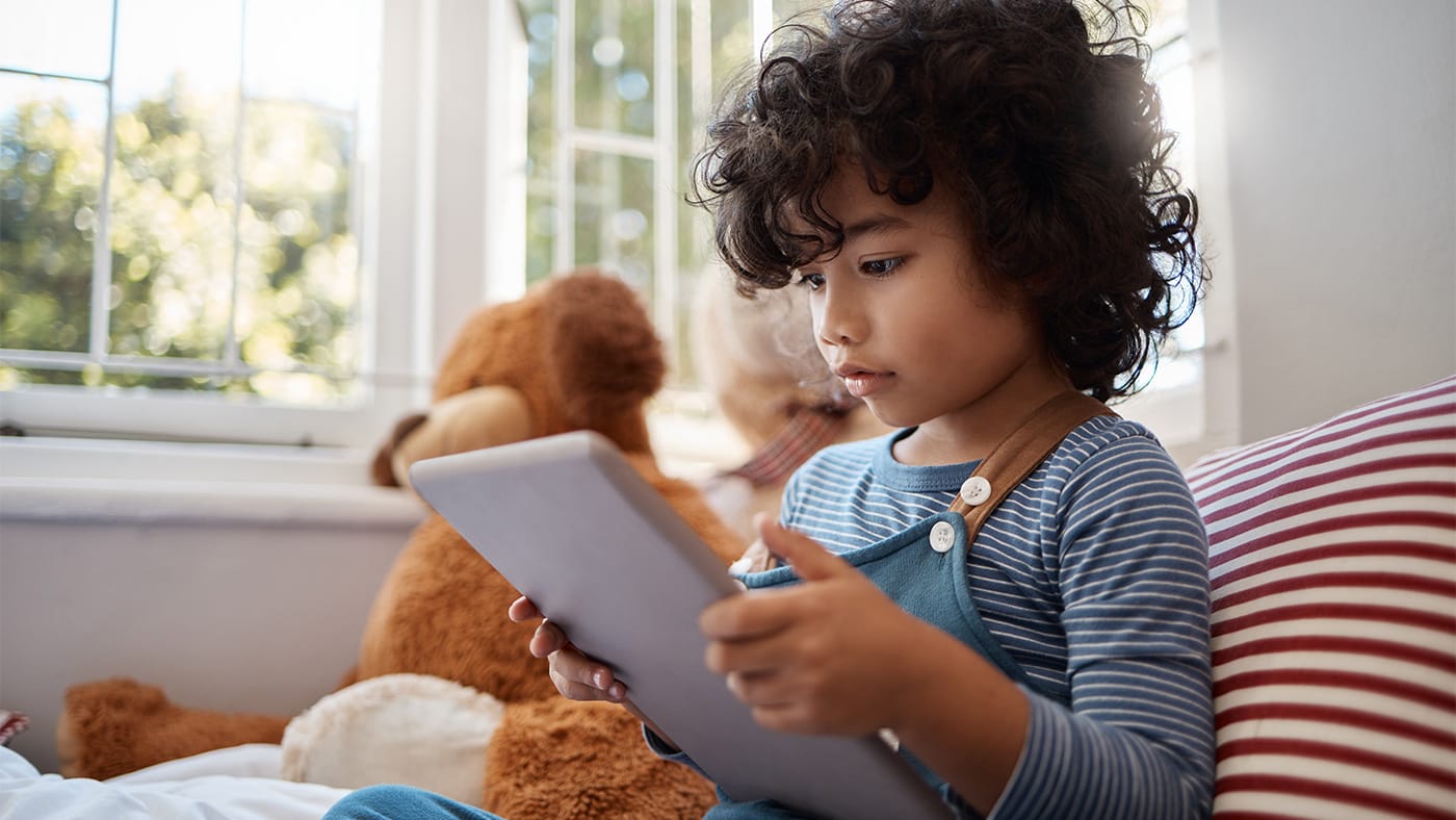 The mediating role of screen-based sedentary behaviors in the association of parental educational level and BMI with preschoolers’ ultra-processed food consumption